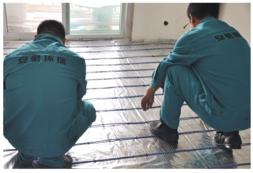 發(fā)熱電纜安裝團(tuán)隊